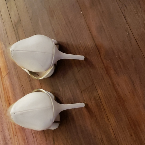 Zara Basic Collection White Leather/Vinyl pointed toe shoes. Gently worn - Picture 3 of 5